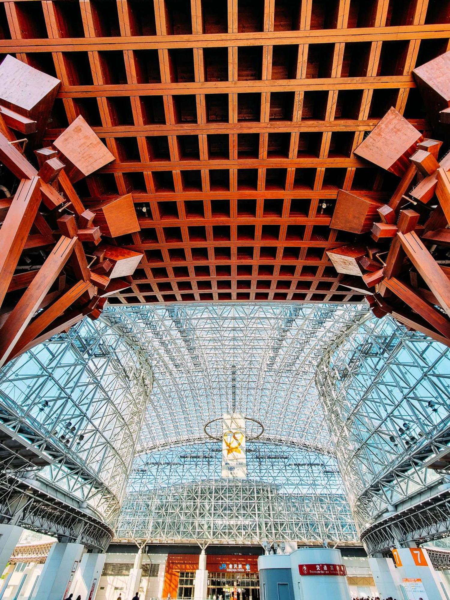 Hyatt Centric Kanazawa Eksteriør bilde The ceiling of the main atrium